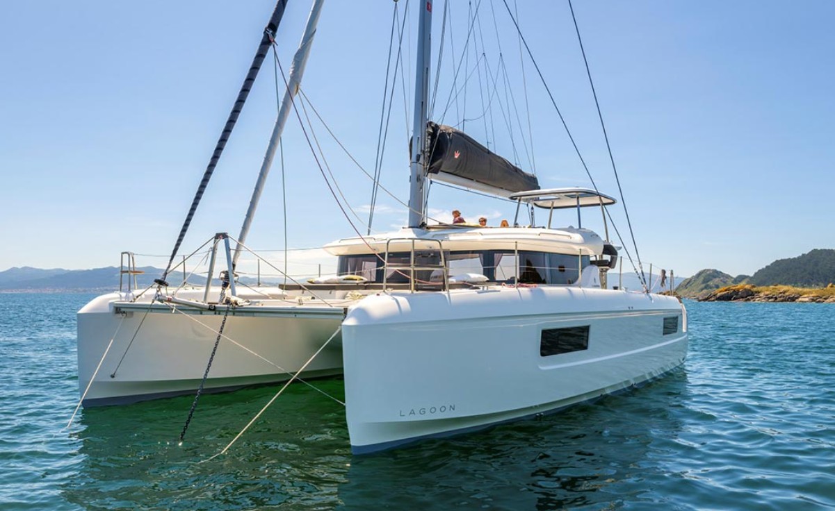 Catamaran Pirvado Lagoon 43